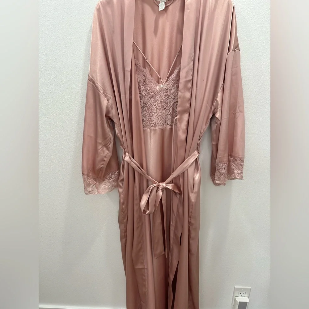 Victoria's Secret Blush Pink XL Satin Robe and Lace Chemise gown slip Set - Picture 2 of 11